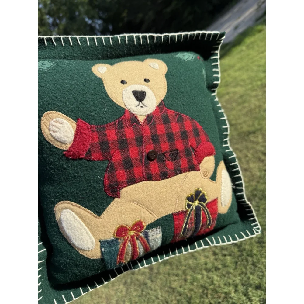 Christmas Teddy Bear Red Plaid Felt Appliqued Winter WOOL GREEN THROW PILLOW
